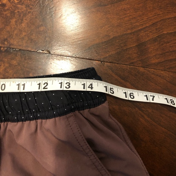 Vuori Kore Short - Salmon - M - Excellent Condition - Picture 8 of 9